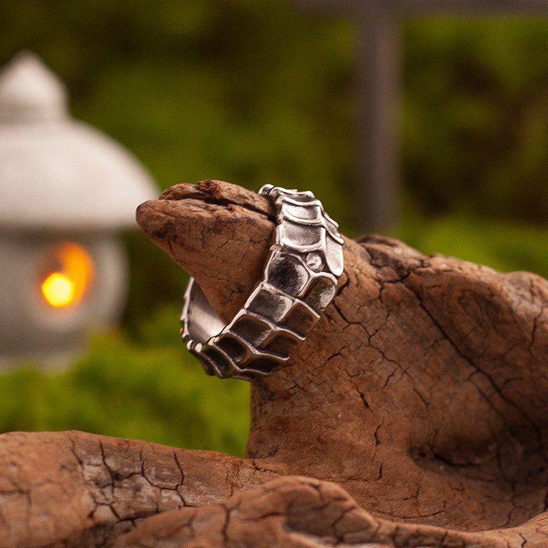 Retro Steel Dragon's Might Textured Dragon-Spine Ring - Image 2